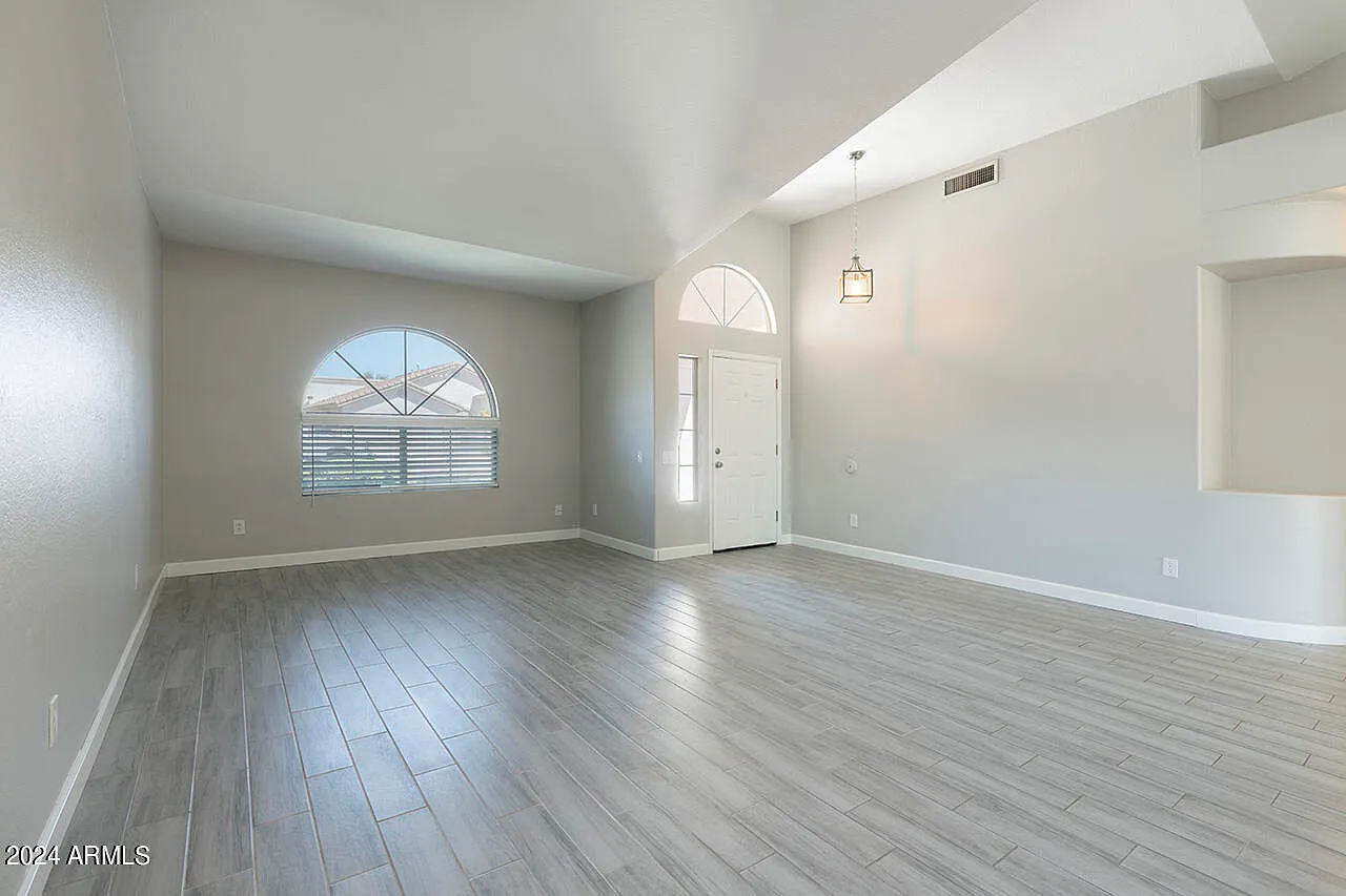 4 bed, 2.0 bath, 2175 sqft, $3,200 — Photo 2