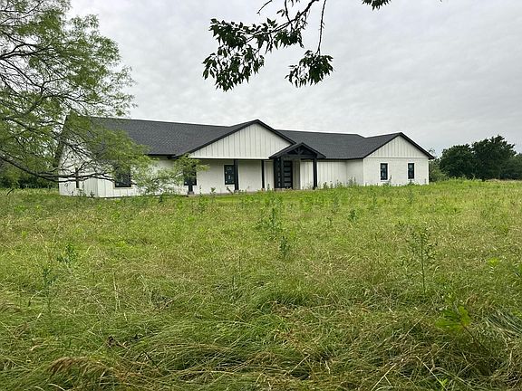 3rd image of 744 Reed Ln