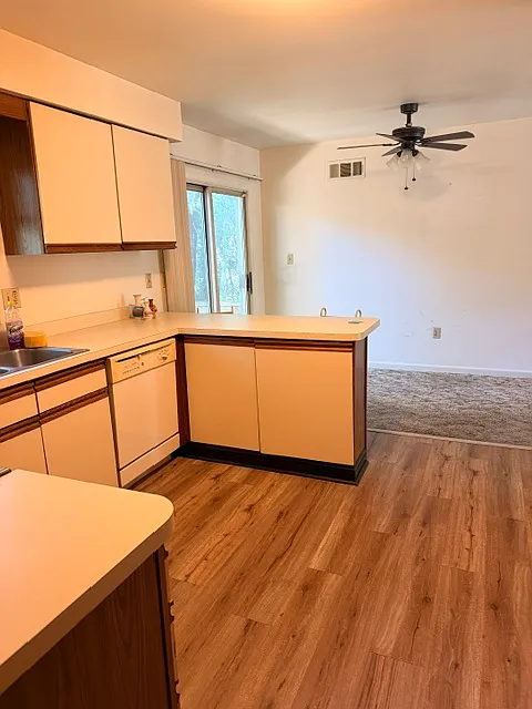2 bed, 978 sqft, $1,725 — Photo 4