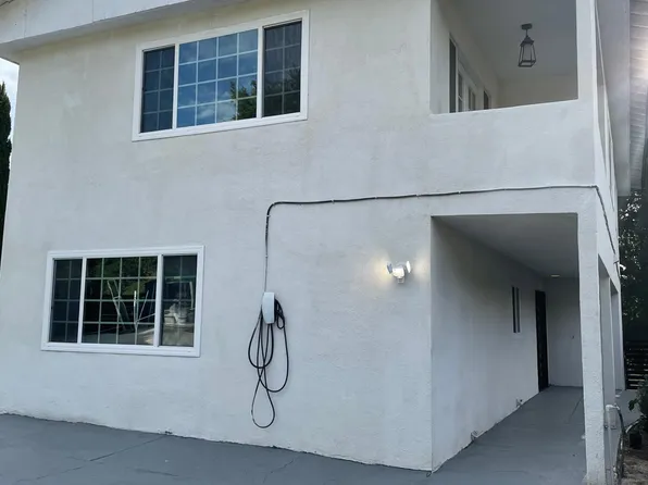 (undisclosed Address), Woodland Hills, CA 91364