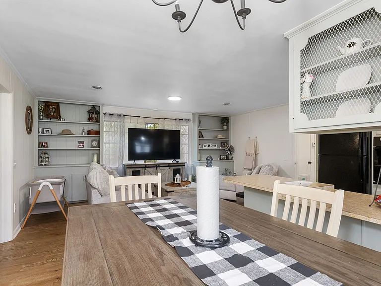1406 Russell Ave — Photo 10