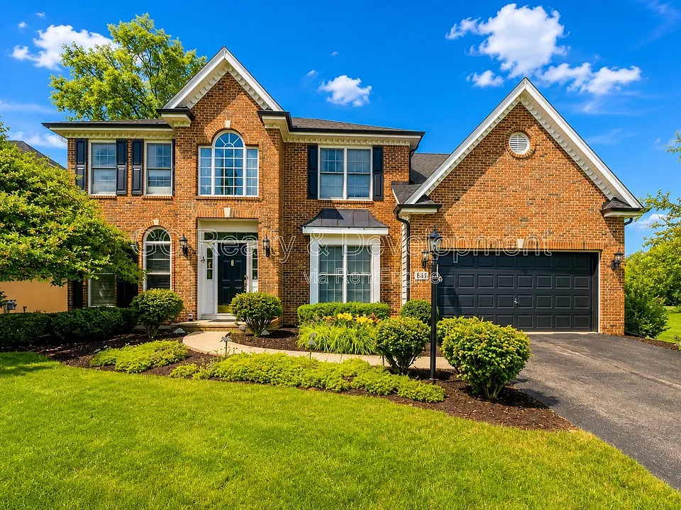 882 Clarendon Ln