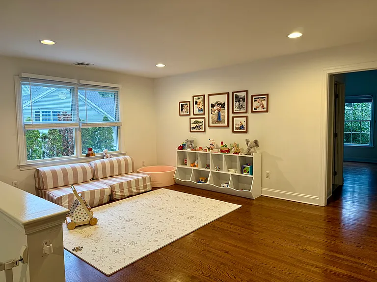368 Hoyt St — Photo 48