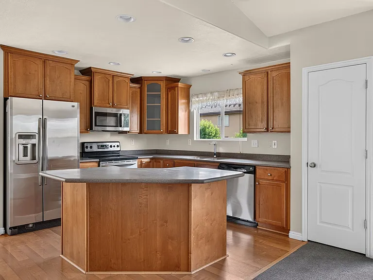 2867 W Shady Hollow Ln — Photo 3