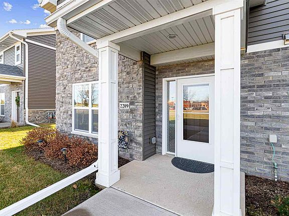 3rd image of 2209 Saint Andrews Dr