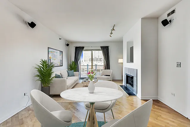 4350 N Broadway St #503 — Photo 4