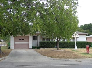 1420 S Grand Ave, Gainesville, TX 76240