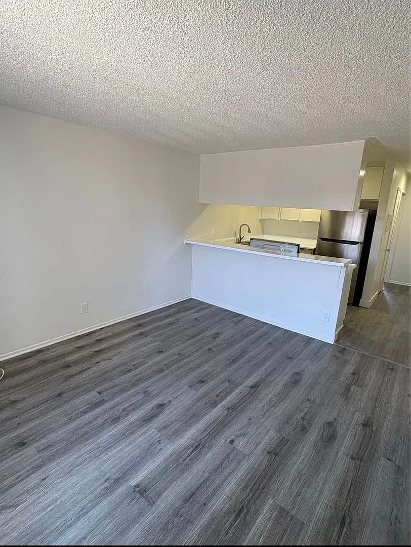 Woodman Apartments — Photo 3