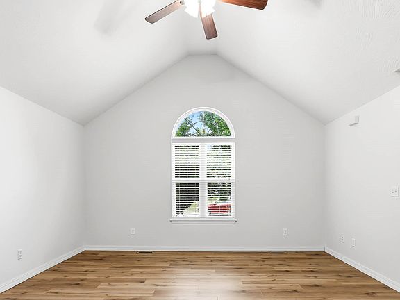 5th image of 301 E Cypress Street