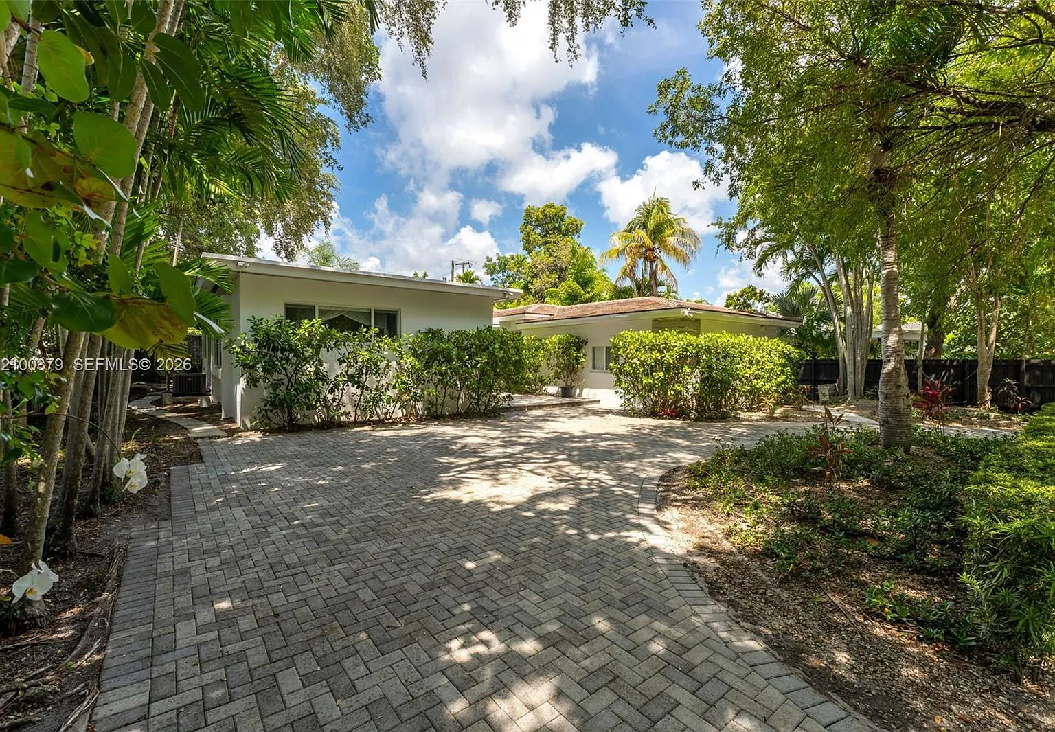 Bay Heights — Photo 2