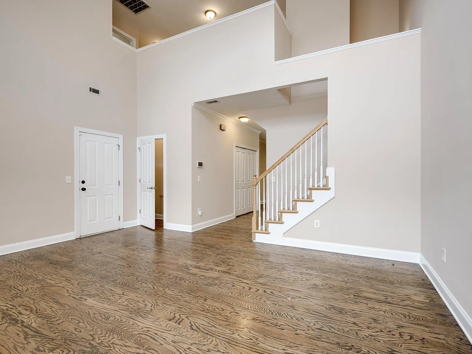 4 bed, 2.5 bath, 2118 sqft, $1,995 — Photo 4