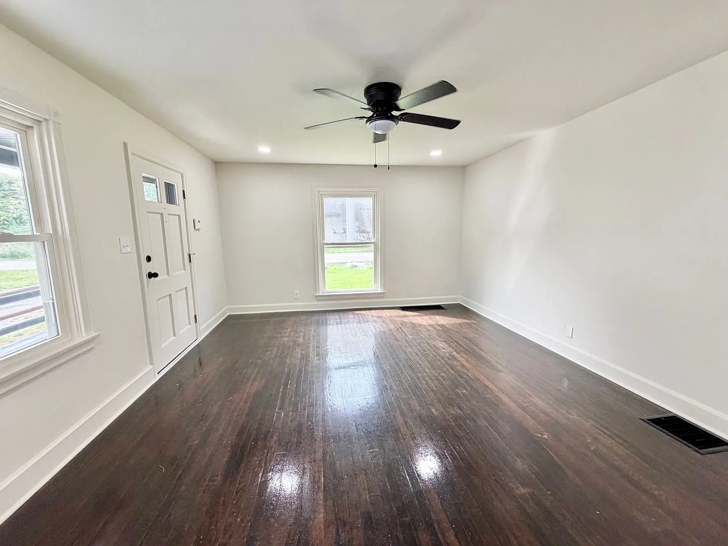 Newly renovated! Available now — Photo 4