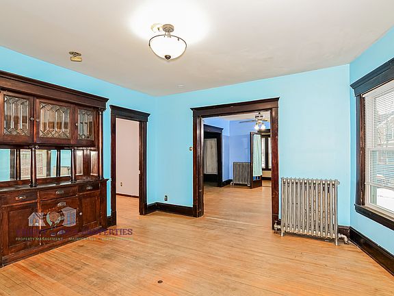 5th image of 2104 Emerson Ave S #1