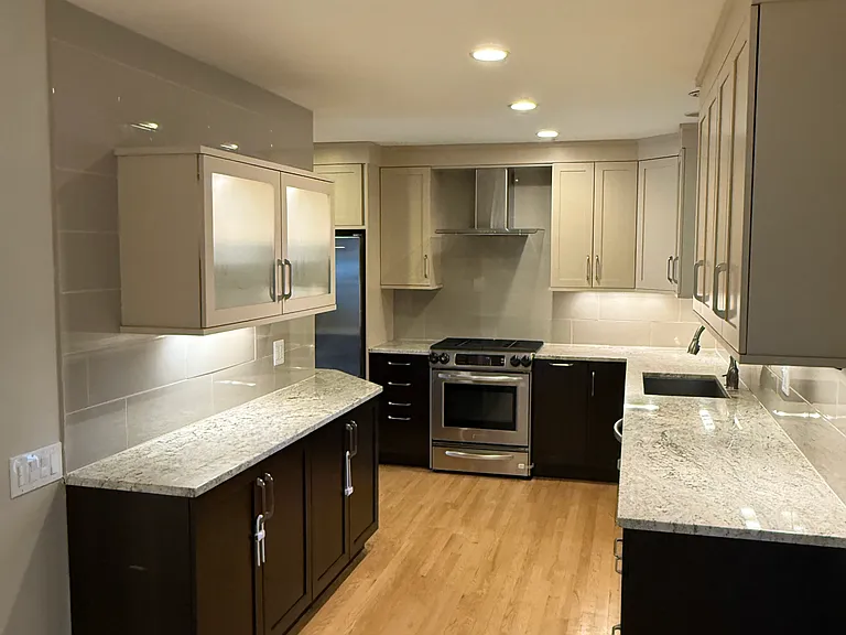 837 S Grape St — Photo 2