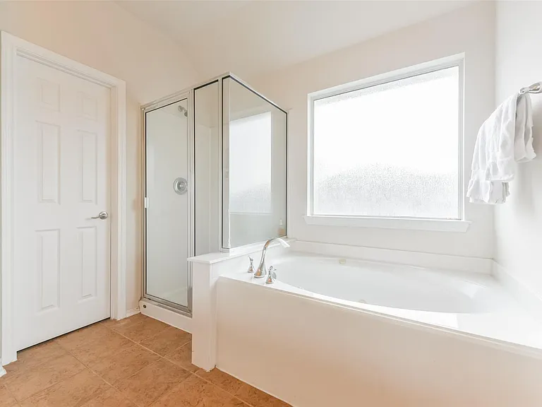 5418 Lilac Grove Ln — Photo 13