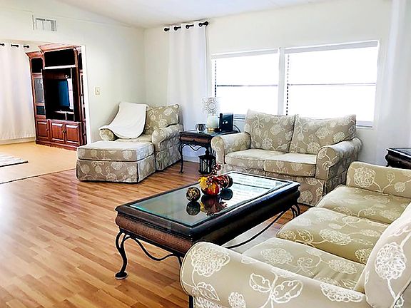3rd image of 142 Las Palmas Blvd #142