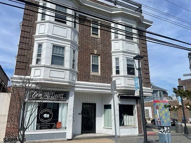 2 bed, 1.0 bath, $1,900 — Photo 1