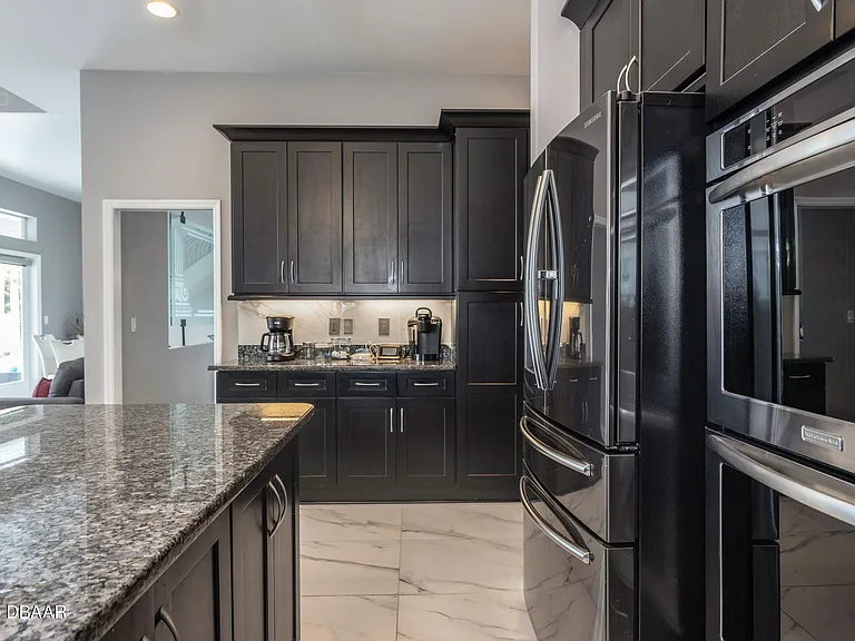 3548 N John Anderson Dr — Photo 15