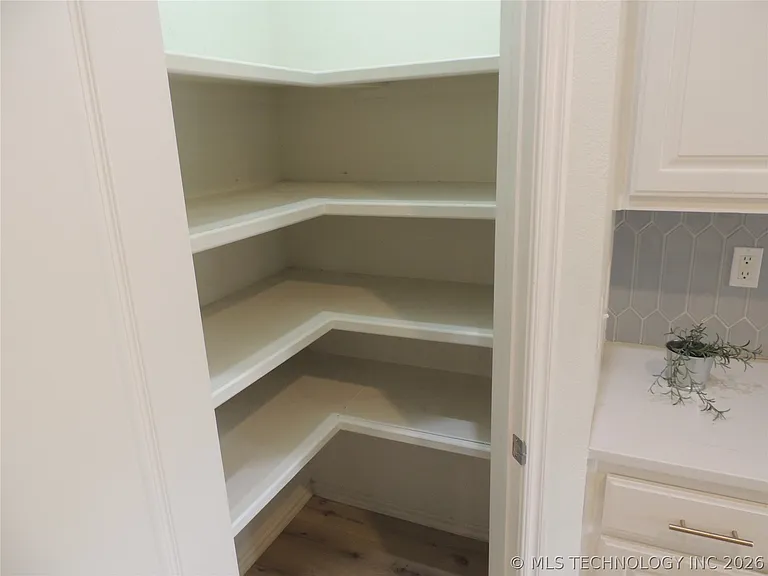 4416 W Indianola St — Photo 29