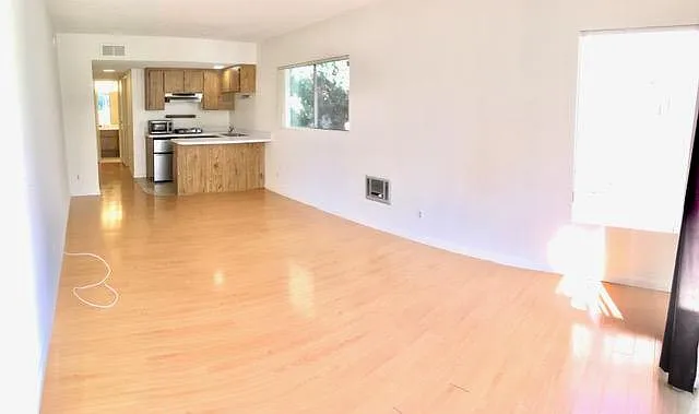 Building Photo - 5092 Dunbar Dr #E