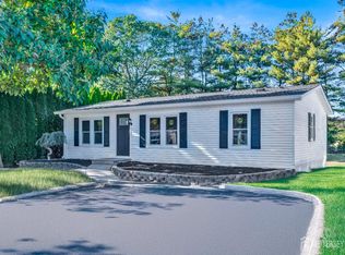 24 Fawn Run, Manalapan, NJ 07726