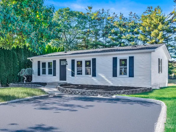 24 Fawn Run, Manalapan, NJ 07726