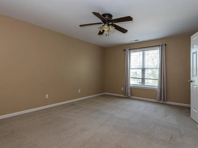 104 Hutson Ln — Photo 7