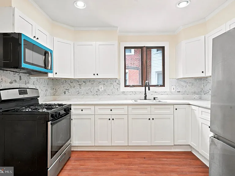 105 Jackson Ave — Photo 5