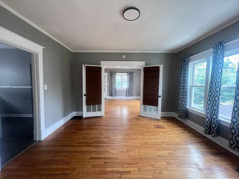 317 Pine Ave NW — Photo 2