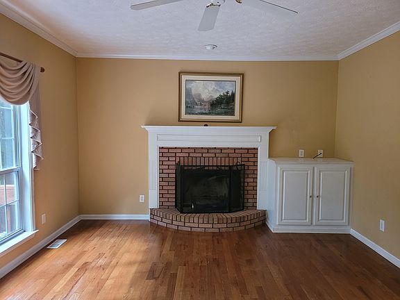 2nd image of 925 Clarion Way