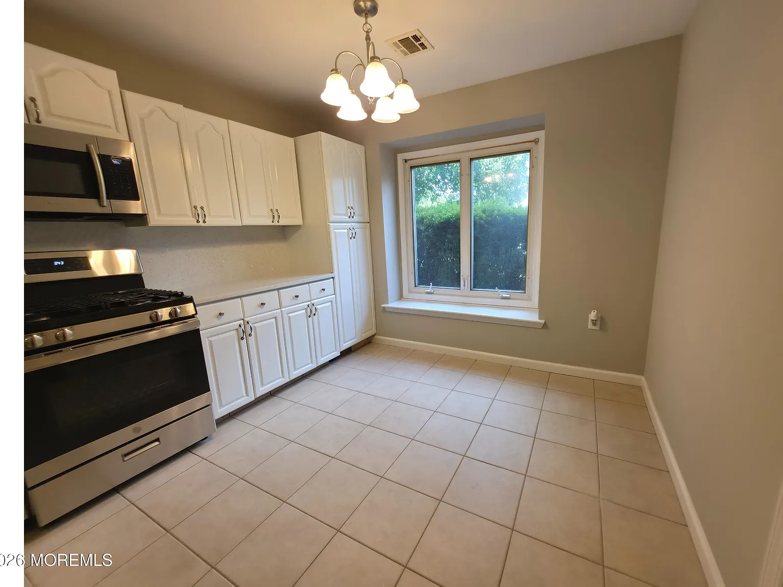 3 bed, 2.5 bath, 1745 sqft, $3,500 — Photo 3