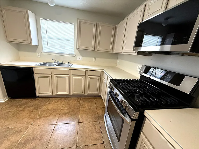 6023 Barany Ct — Photo 2