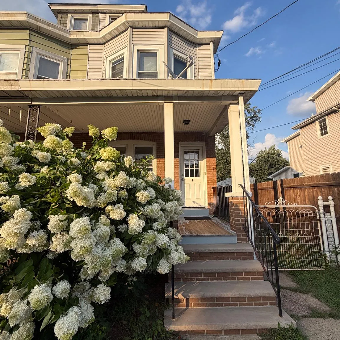 1 bed, 1.0 bath, 1200 sqft, $1,700 — Photo 1