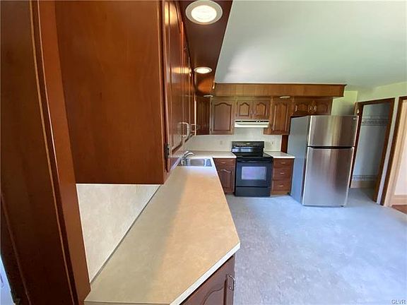 2nd image of 1110 Walnut Dr