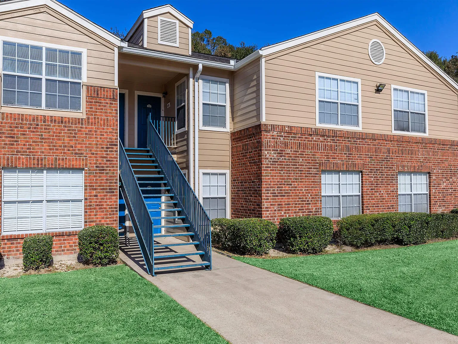 Pine Hollow Apartments — Photo 4