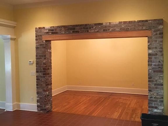 extra area off of kitchen 