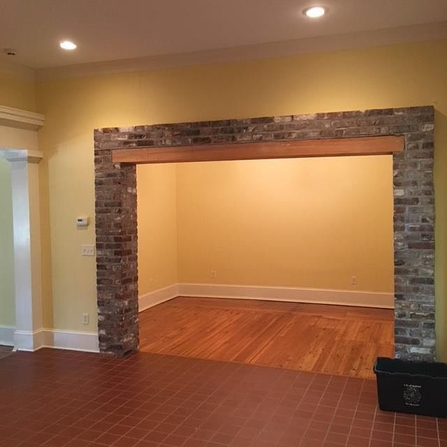 extra area off of kitchen 