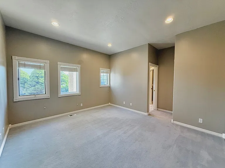 825 N Capitol Blvd — Photo 65