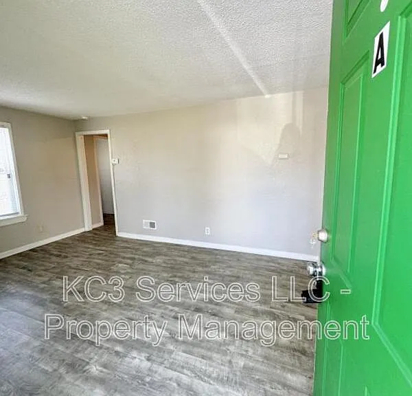6131 NE Vivion Rd — Photo 3