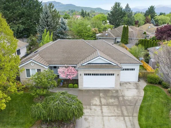 747 Eastridge Dr, Medford, OR 97504