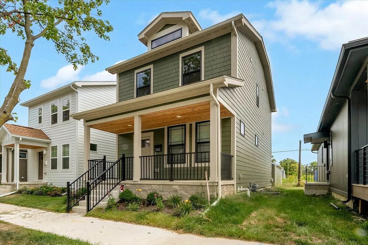 2 bed, 2.5 bath, 1773 sqft, $3,750 — Photo 1