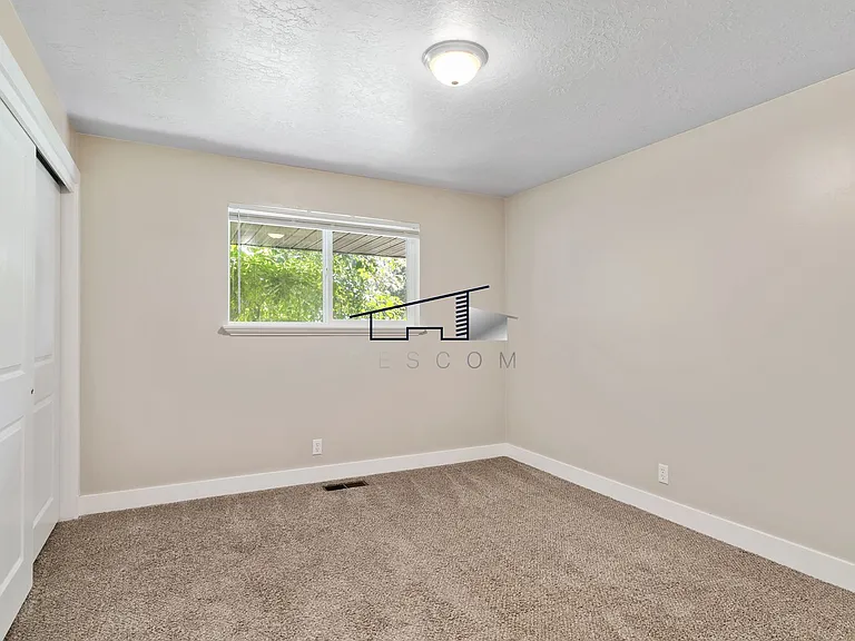 1334 Henderson Dr — Photo 20