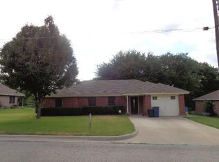 1302 S State St, Decatur, TX 76234
