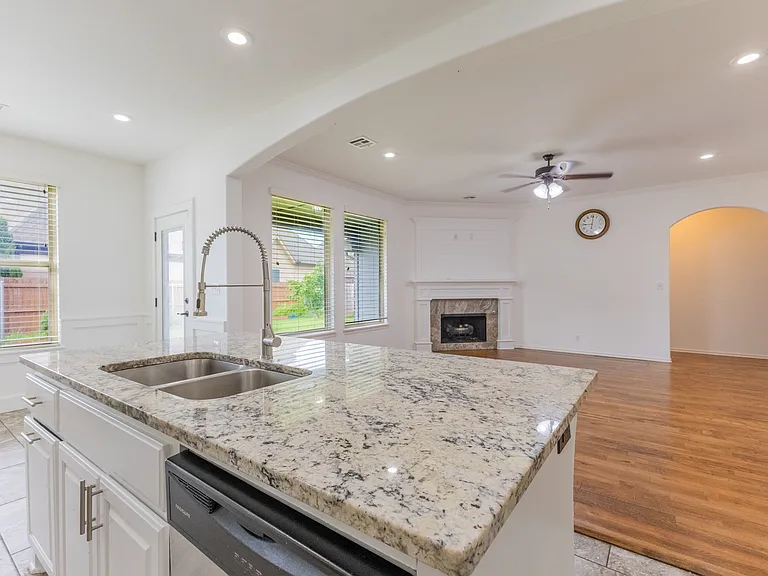 1301 W Elmira Pl — Photo 12