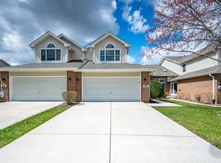 8444 Sandalwood Ct, Darien, IL