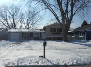 2008 Rooney Ct, Hanover Park, IL 60133