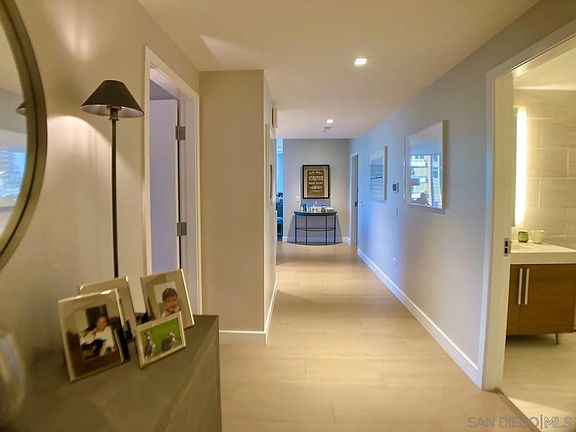 4th image of 888 W E St E #905