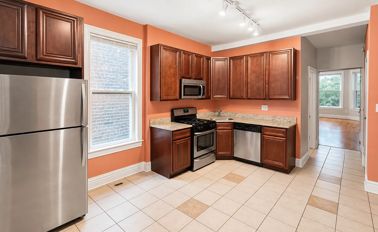 3 bed, $2,550 — Photo 3