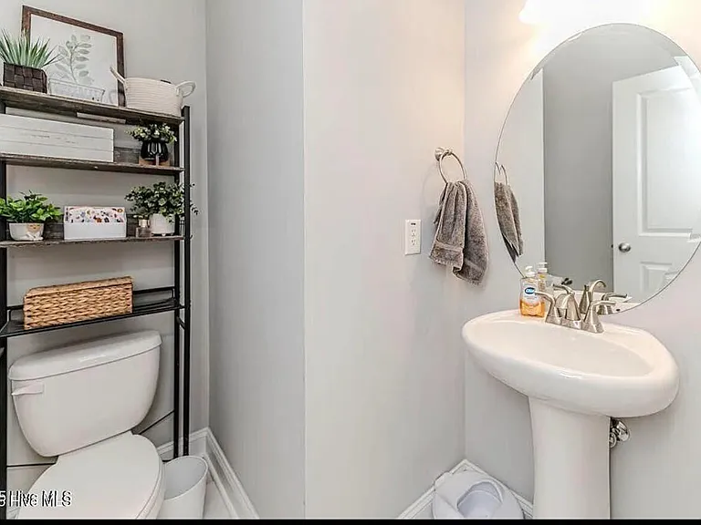 223 Burnside Dr — Photo 21