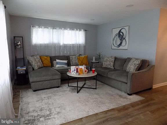 4th image of 2431 Woodcroft Rd
